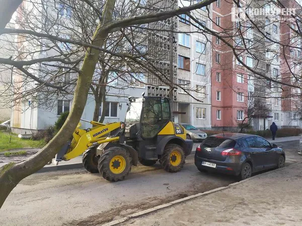 У Луцьку на вулиці Кравчука ремонтують заїзд (фото)