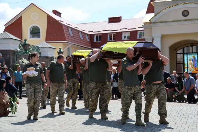 У Луцьку попрощалися з Героями Романом Меюсом та Олександром Радивоніком (фото)