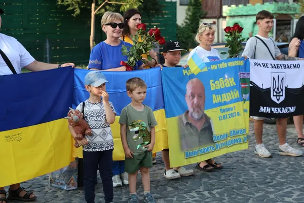 Повернувся додому через 4 роки полону: у Луцьку зустріли воїна Олександра Пришка (фото)