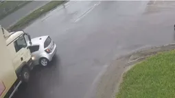 У Луцьку вантажівка «знесла» легковик: показали, хто винен (відео)