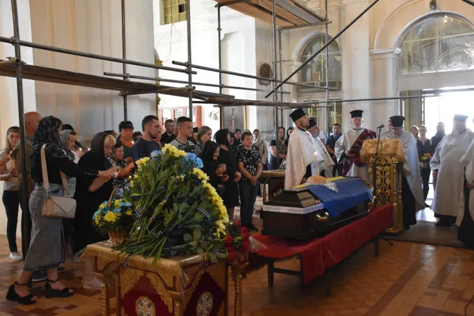 У Луцьку попрощалися із загиблим під Мар'їнкою Олексієм Ходирєвим (фото)