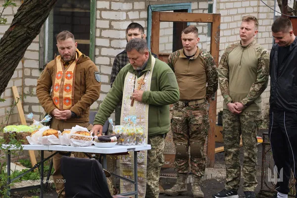Світло переможе темряву: як «Сталева Сотка» відсвяткувала Великдень на передовій (фото)