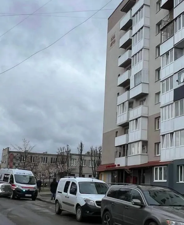 У Володимирі чоловік впав з восьмого поверху