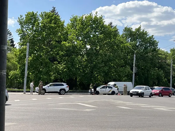 У Луцьку біля стадіону – аварія: утворився довжелезний затор (фото)