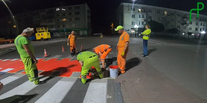 Показали, як на Волі у Луцьку наносили розмітку (відео)