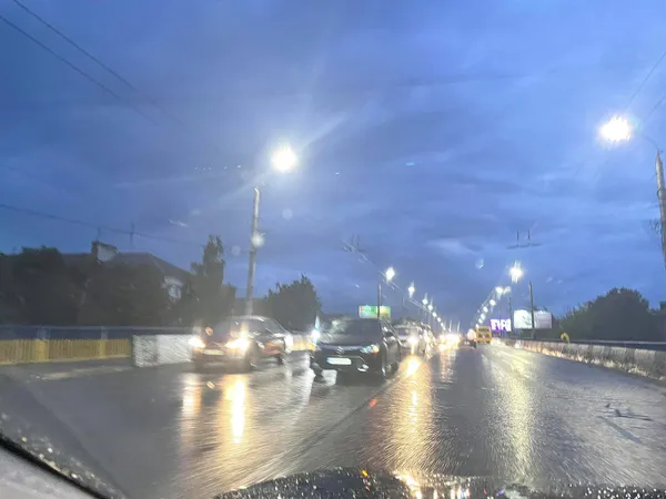У Луцьку на проспекті Перемоги зіткнулися дві автівки, рух ускладнений (фото)