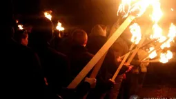Патріоти зі смолоскипами вийшли на вулиці Луцька (фото) 