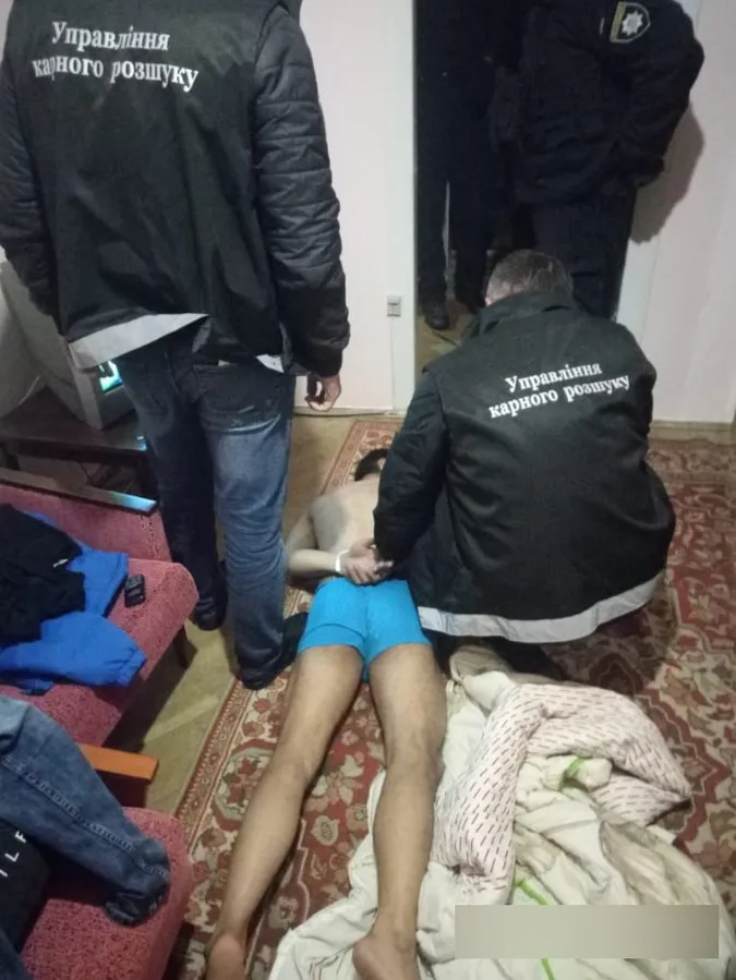 У Луцьку оперативно затримали вбивцю лучанина, якого знайшли мертвим у своїй квартирі