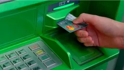 800 гривень на картку «ПриватБанку»: пояснили, як не стати жертвою нового шахрайства (фото)