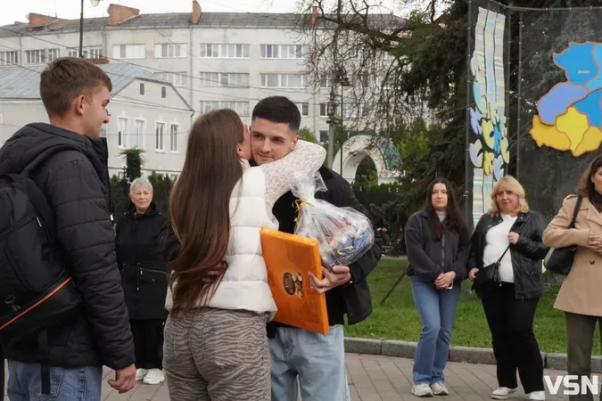 «Для мене це вже моя реальність»: у Луцьку зустріли Павла Літвіна після 50 місяців російського полону (фото)
