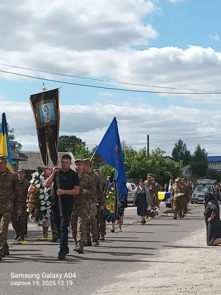 На Волині попрощалися із молодим воїном Олегом Оксенюком (фото)