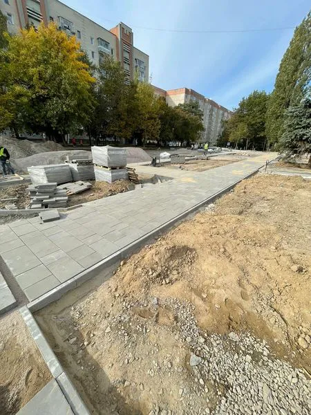 Показали, що зробили на площі перед луцьким РАЦСом (фото)