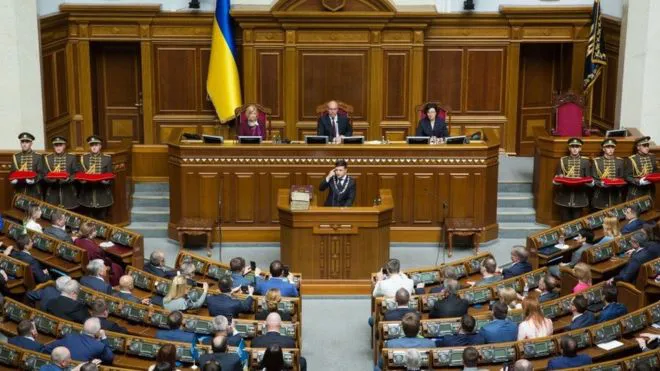 «Протилежний Погляд»: ставте питання і отримуйте відповіді у прямому ефірі