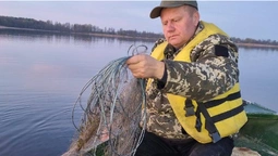 На Волині з браконьєрської сітки звільнили велику пірникозу (відео)