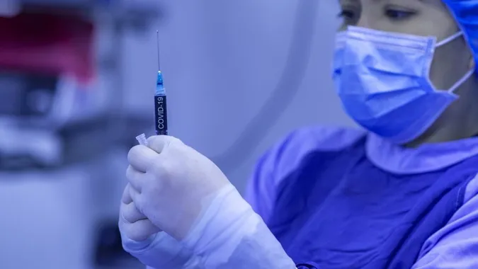 Лікарням доплачуватимуть за вакцинацію від COVID-19