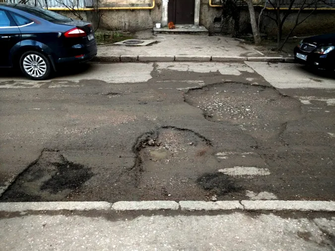 Лучани прийдуть на сесію міськради «всім двором», аби їм поклали асфальт