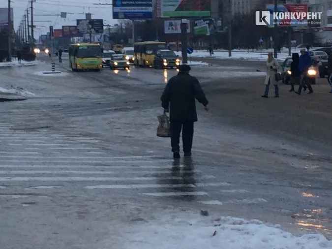 У Луцьку додатково закупили суміш для боротьби з ожеледицею 