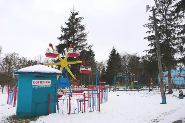 Луцький парк атракціонів очікує футбол у кулях та літній душ