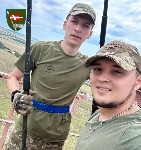 Шалені ризики і загрози: 14 бригада показала, як працюють їхні зв'язківці (фото)