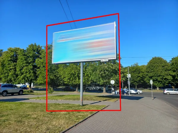 У Луцьку знесуть рекламу суші, вейп шопів та декілька білбордів (фото)
