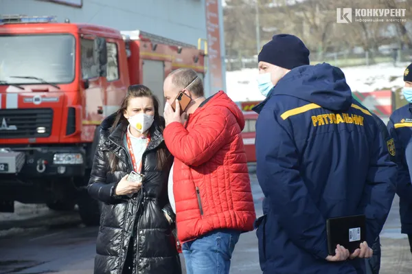 Швидка, пожежники і поліція: що трапилося біля «Нової лінії» у Луцьку (фото)