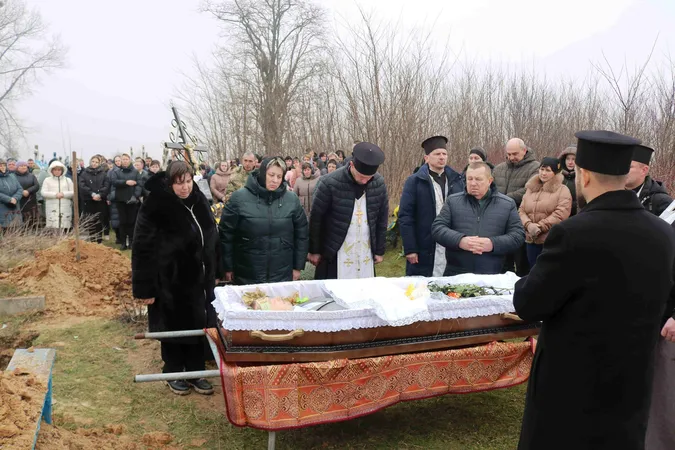 На Волині попрощалися із воїном Іваном Флісом (фото)