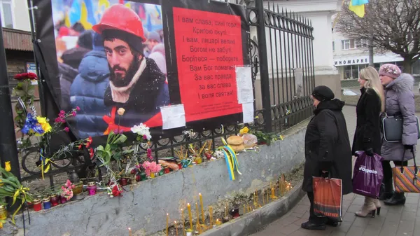 У мережі показали архівні кадри з вшанування Героїв Небесної сотні у Луцьку (фото)