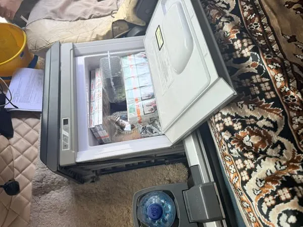 Під матрацом, в холодильнику, у нішах: волинянин заховав у вантажівці 50 блоків сигарет (фото)