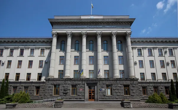 ВНУ чи ЛНТУ: у якому виші Луцька дешевше вчитися (перелік спеціальностей та ціни)