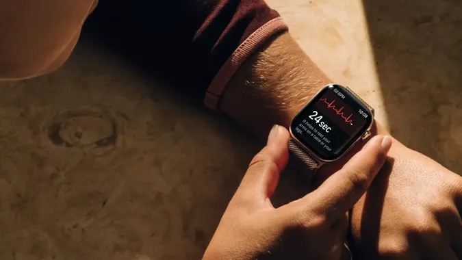 Кераміка повертається в Apple Watch Series 12: інженерія цирконієвого корпусу