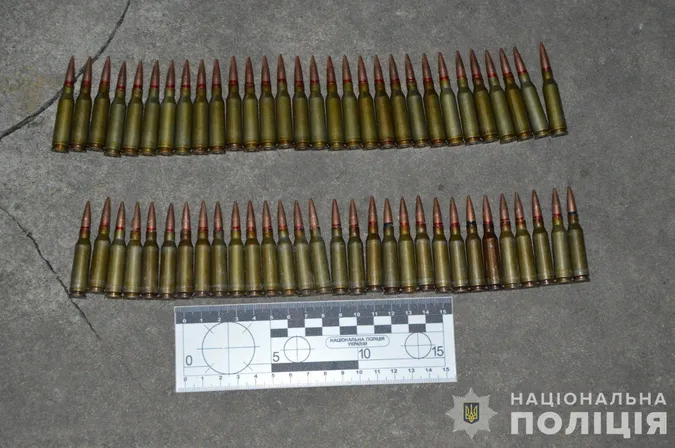 Приїхали на скандал, а знайшли набої: волинянин зберігав у хаті боєприпаси (фото)