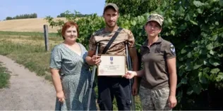На Волині ветеран отримав відзнаку Міністерства оборони «За поранення» (фото)