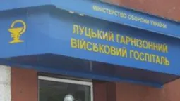 У Луцьку зловили афериста, який жебракував біля військового госпіталю (відео)