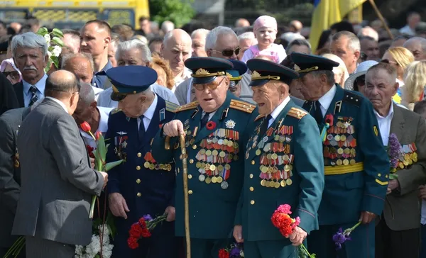 Мовчки та зі сльозами: у Луцьку вшанували пам'ять жертв Другої світової війни (фото)
