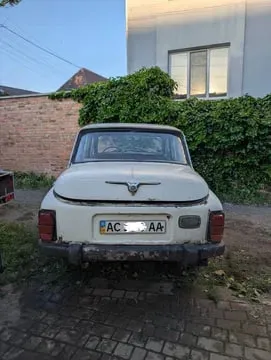 На такому їздив Папа Римський: у Луцьку продають раритетне авто 1970 року (фото)
