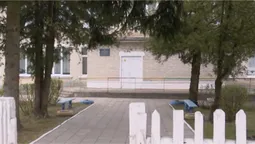 Діти – у плісняві, а двір розвалюється: на Волині батьки б'ють на сполох через дитсадок (відео)