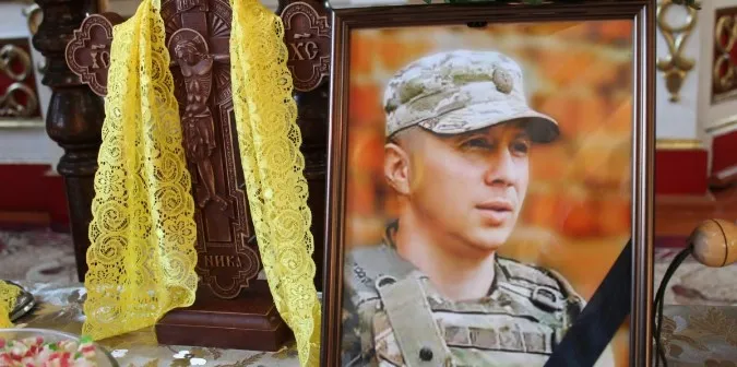 Рожищенська громада попрощалась із загиблим вогнеметником Вячеславом Лукашем (фото)