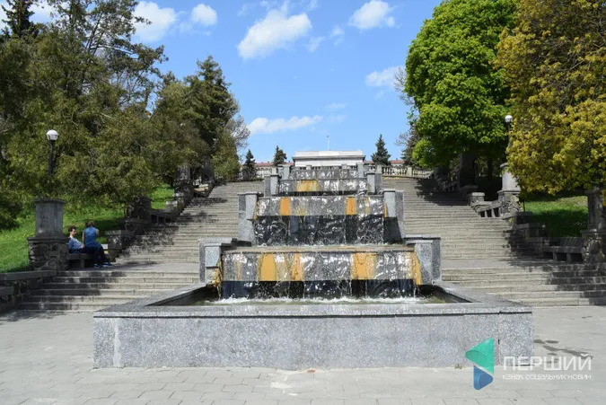 У Луцьку увімкнули фонтани до Великодня (фото)