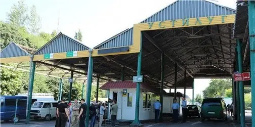 Польща евакуювала людей із пунктів пропуску на кордоні з Волинню через атаку російських дронів