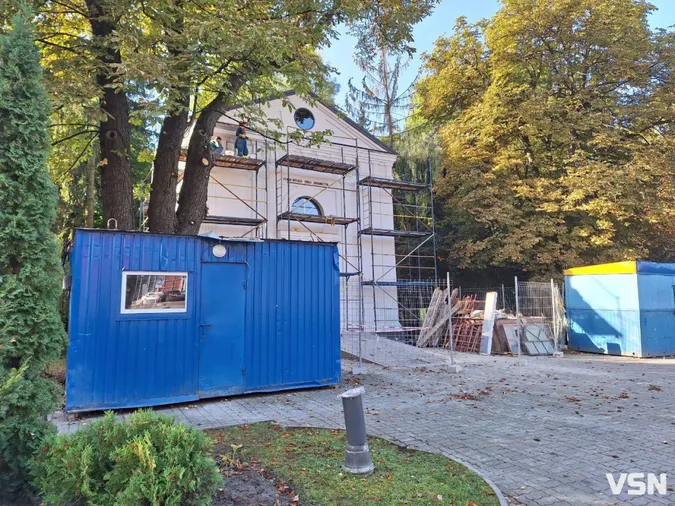 У Луцьку за 1,4 мільйона ремонтують Дім панахиди: коли завершать роботи (фото)