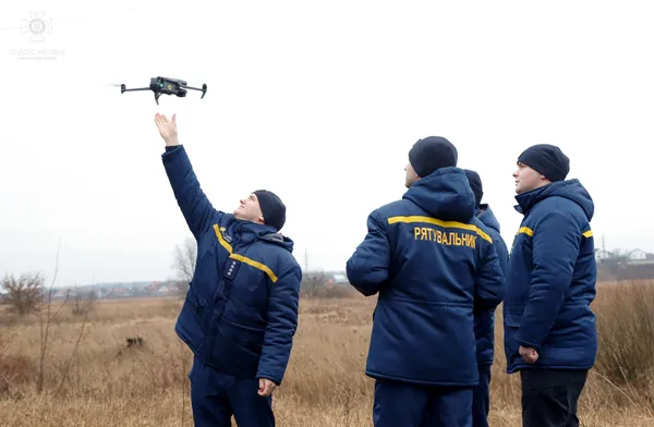 Рятувальники волинського гарнізону навчилися управляти безпілотниками (фото)