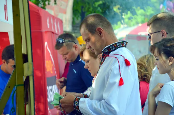 Співи, жим та стріт-фуд: як лучани святкують День Незалежності (фото)