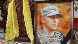 Рожищенська громада попрощалась із загиблим вогнеметником Вячеславом Лукашем (фото)