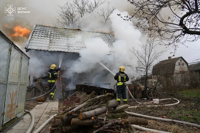 Необережне куріння і замикання електромережі: на Волині горіли три будинки (фото)