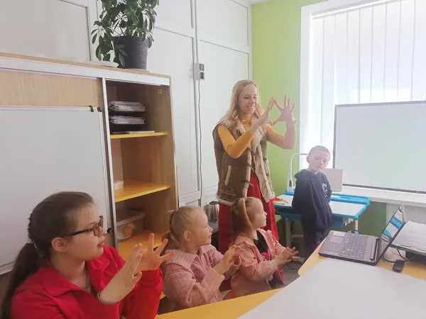 «Всі ми різні, всі ми рівні»: у Підгайцях для дітей інклюзивного центру провели цікавий квест (фото)