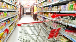 Де дешевше: порівняли ціни на продукти в Україні та Польщі 