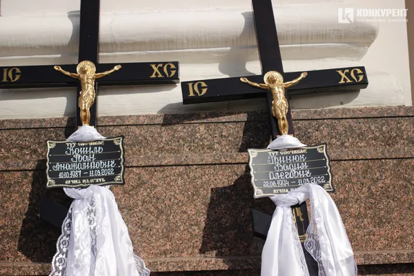 У Луцьку попрощалися із Героями, які загинули внаслідок авіаудару по аеродрому (фото)