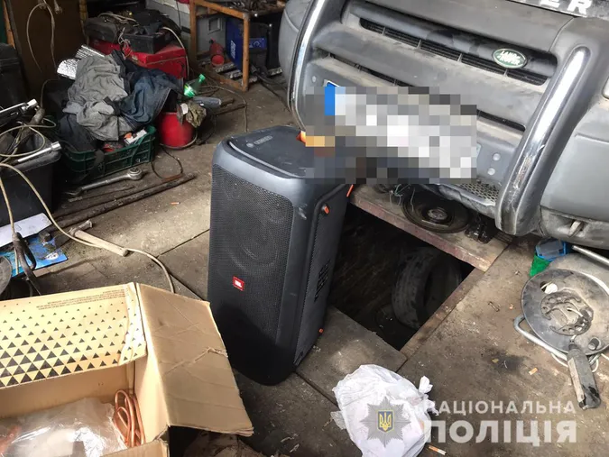 На Волині банда обкрадала оселі: виявили дві вантажівки речей (фото, відео)