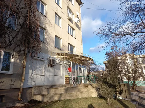 У Луцьку закрився магазин, який працював 20 років (фото)