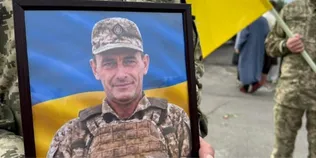 Довго чекали і вірили в диво: на Волині попрощалися з Героєм Андрієм Лабантом (фото)